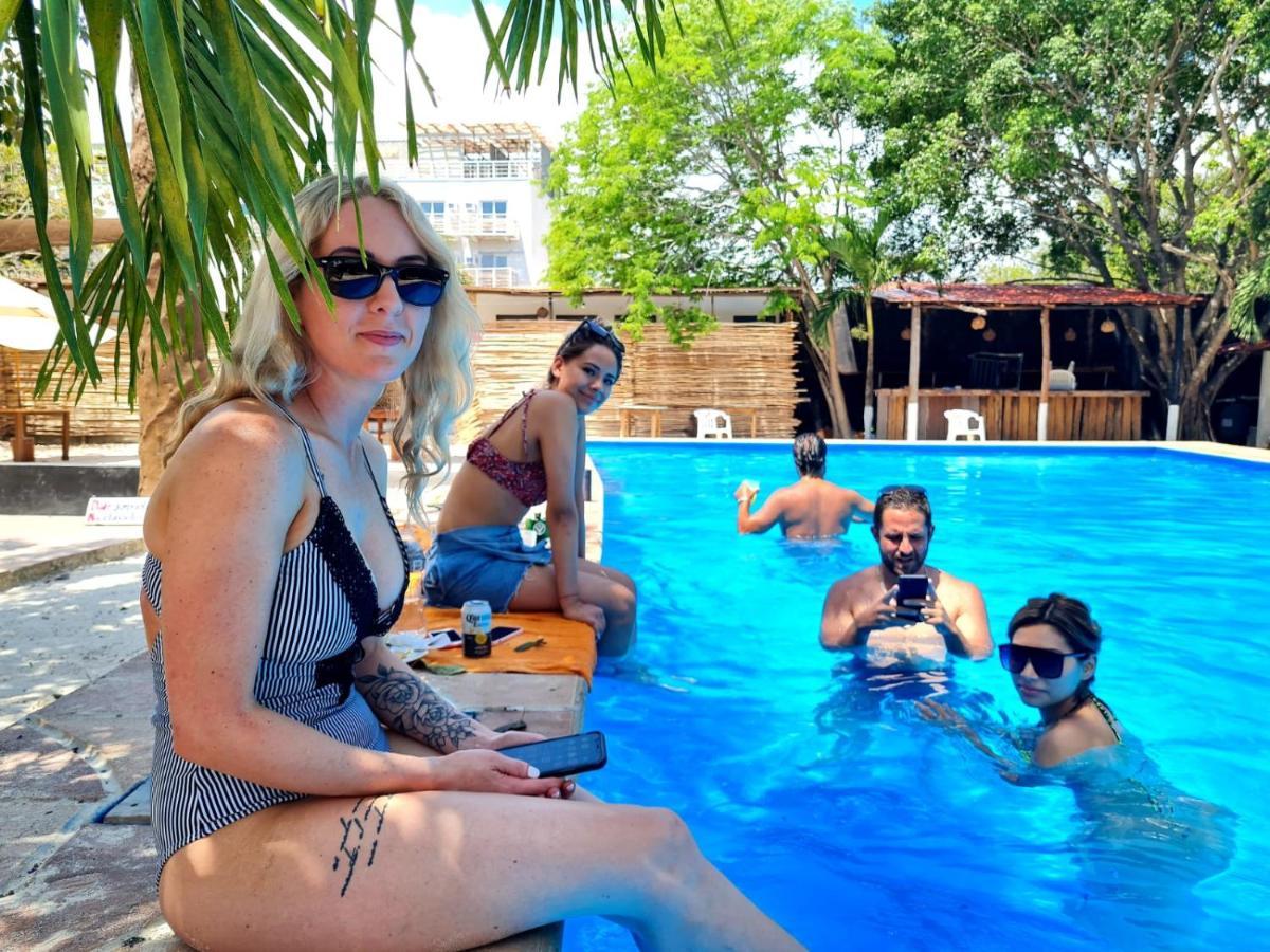 The All Inclusive Hostel - Food, Drinks And Transportation To The Beach And Cenotes ตูลุม ภายนอก รูปภาพ