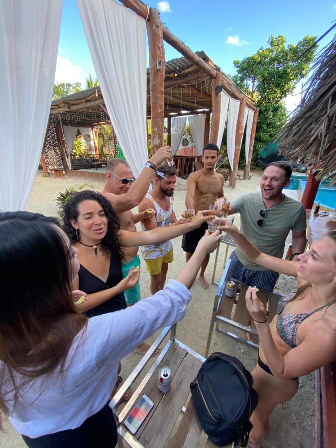 The All Inclusive Hostel - Food, Drinks And Transportation To The Beach And Cenotes ตูลุม ภายนอก รูปภาพ